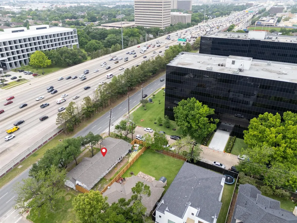 4660 Spruce Street Bellaire, TX 77401