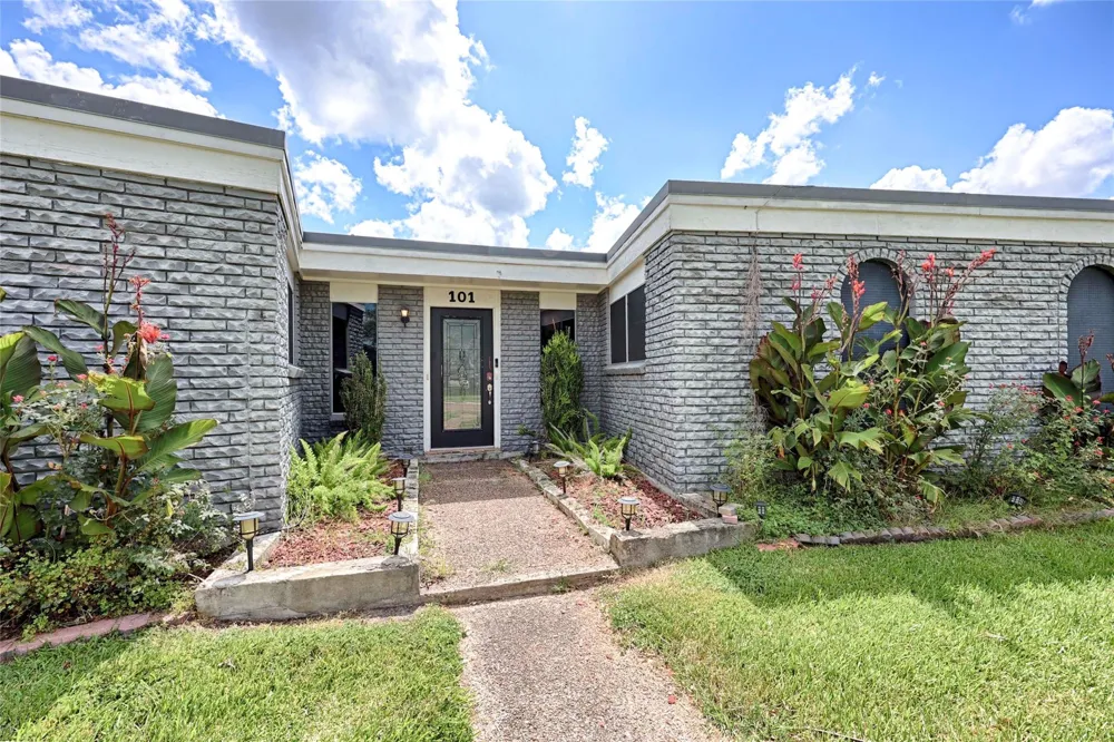 101 Mc Dow Street Victoria, TX 77901