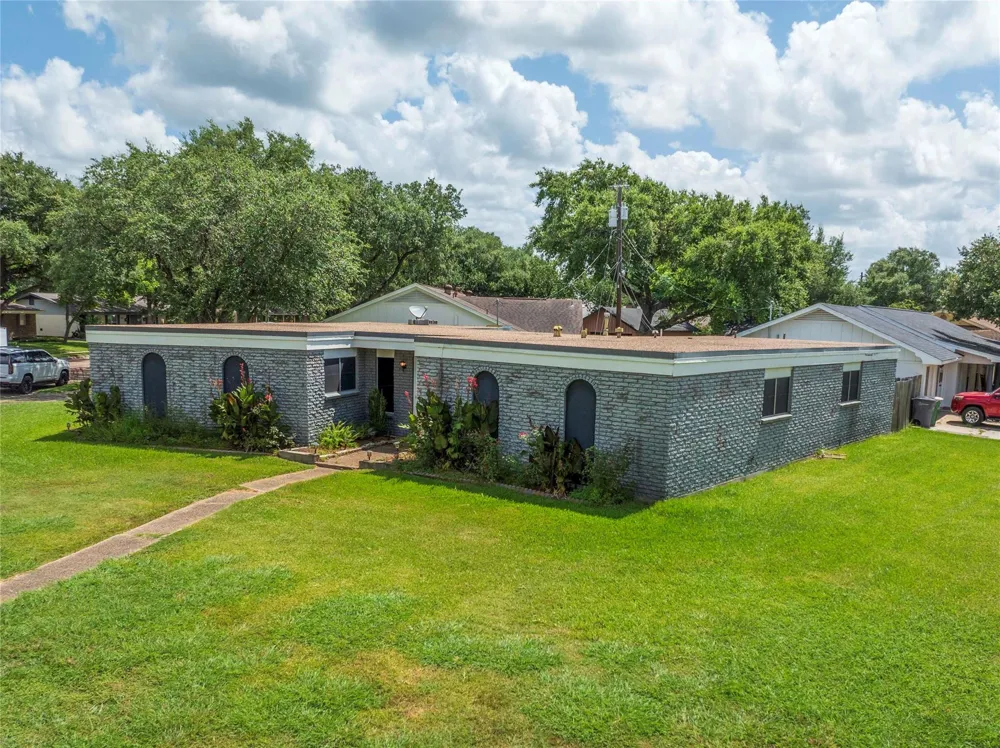 101 Mc Dow Street Victoria, TX 77901
