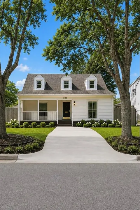 2438 Albans Road