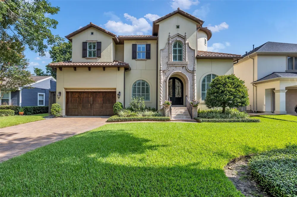 4608 Maple Street Bellaire, TX 77401