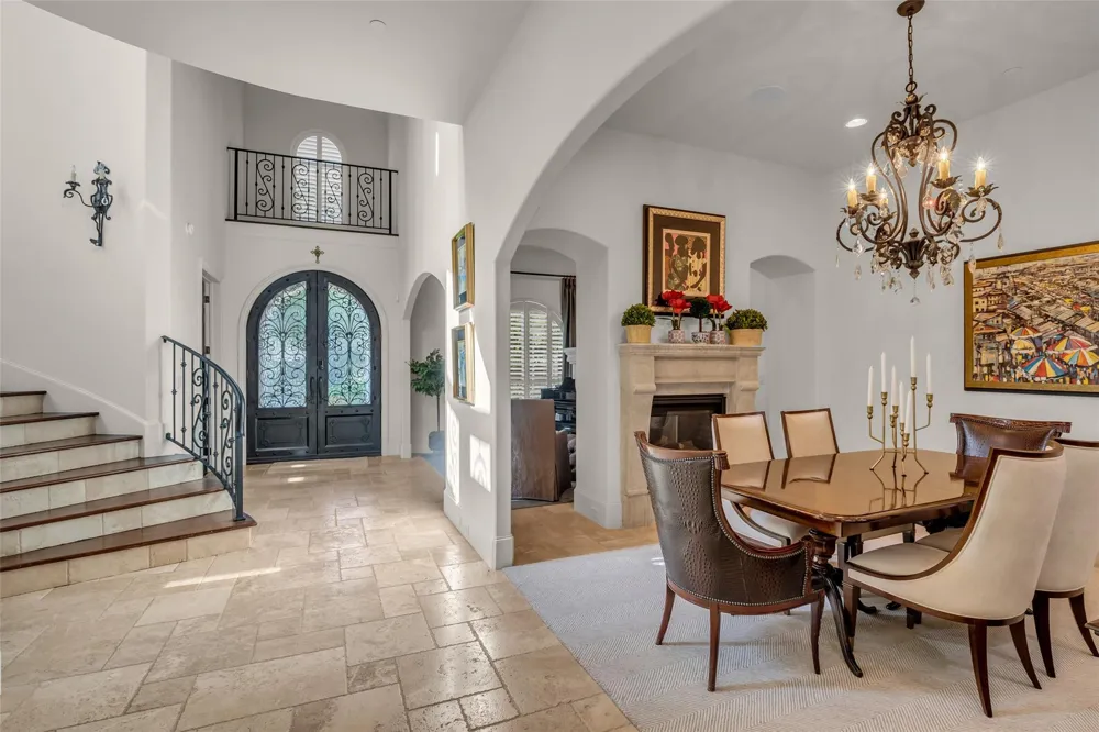 4608 Maple Street Bellaire, TX 77401