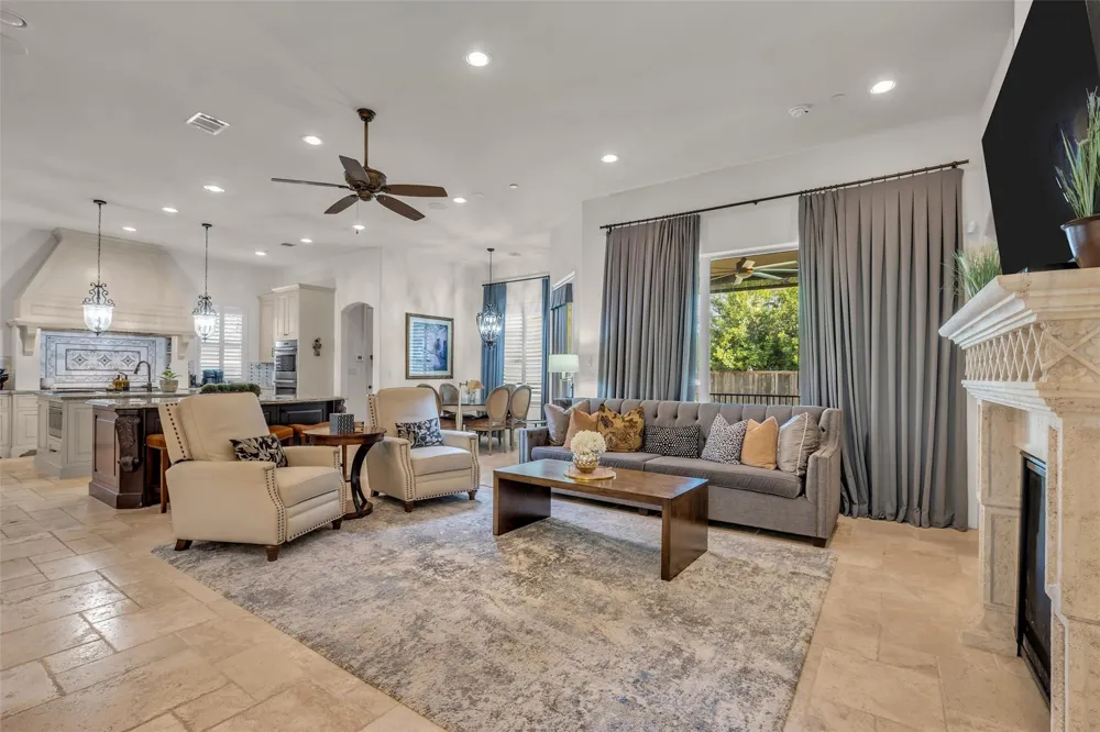 4608 Maple Street Bellaire, TX 77401