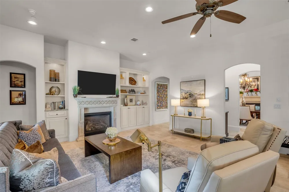 4608 Maple Street Bellaire, TX 77401
