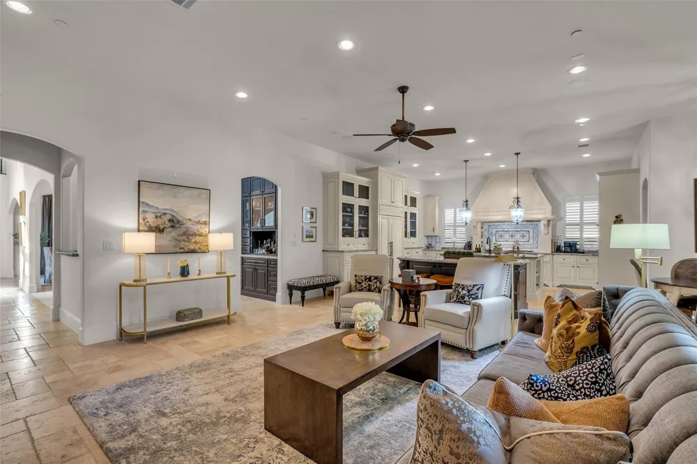 4608 Maple Street Bellaire, TX 77401