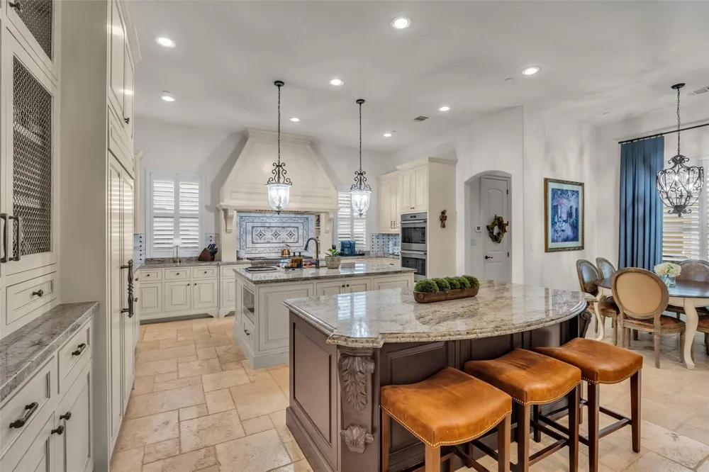 4608 Maple Street Bellaire, TX 77401