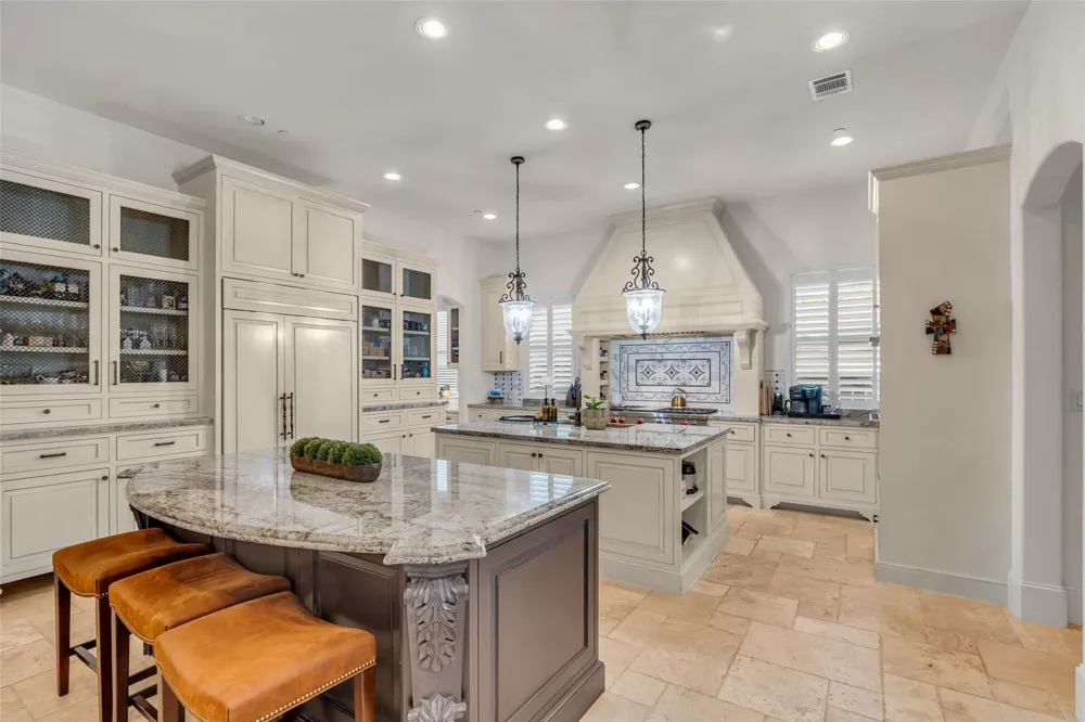 4608 Maple Street Bellaire, TX 77401