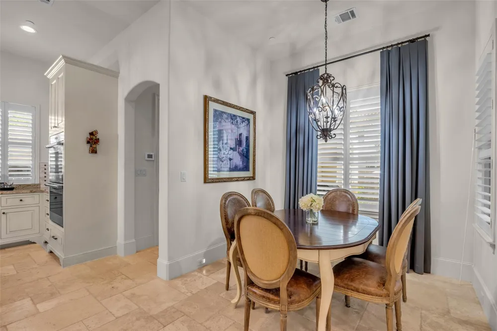 4608 Maple Street Bellaire, TX 77401