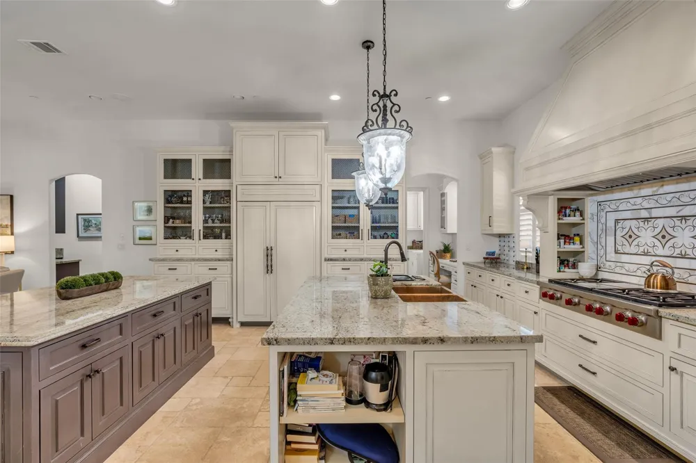 4608 Maple Street Bellaire, TX 77401