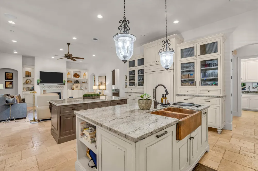 4608 Maple Street Bellaire, TX 77401