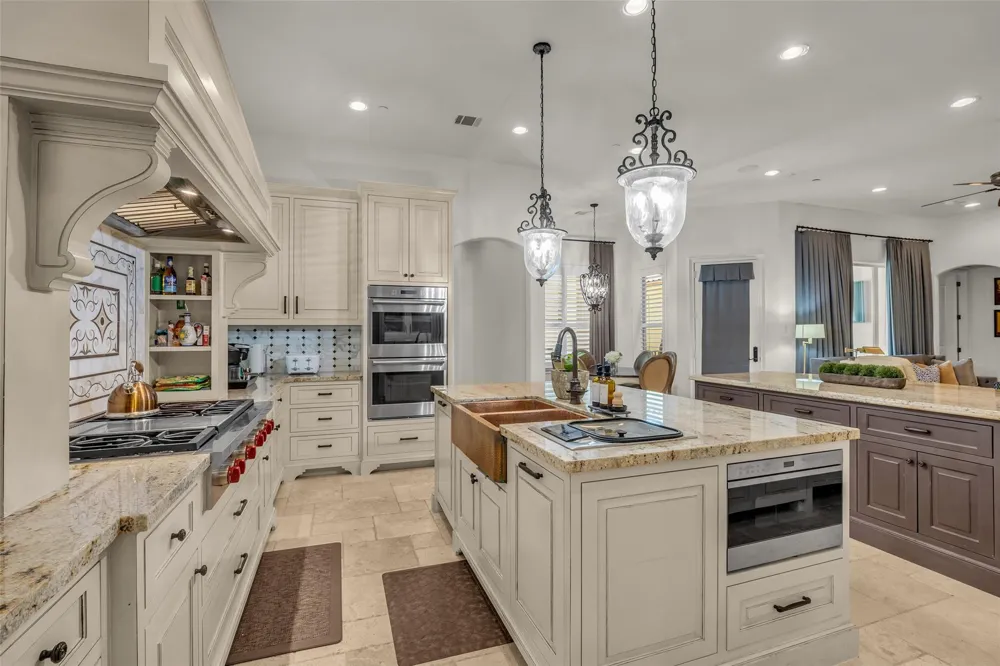 4608 Maple Street Bellaire, TX 77401