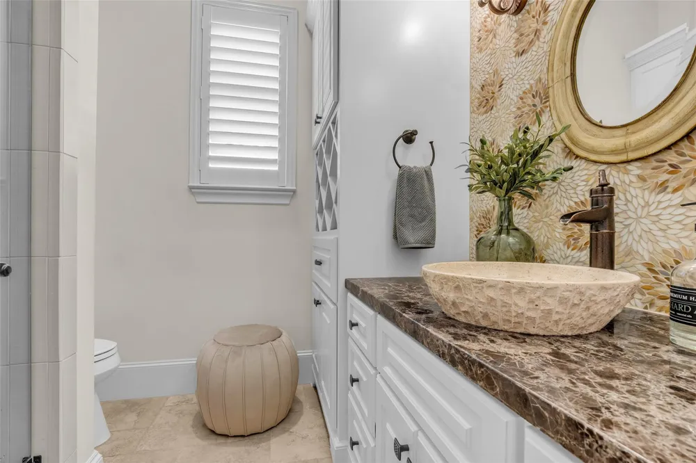 4608 Maple Street Bellaire, TX 77401