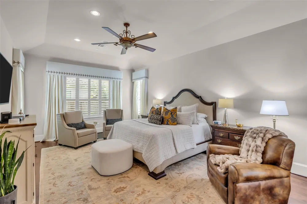 4608 Maple Street Bellaire, TX 77401