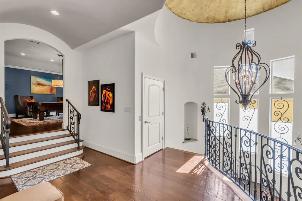 4608 Maple Street Bellaire, TX 77401