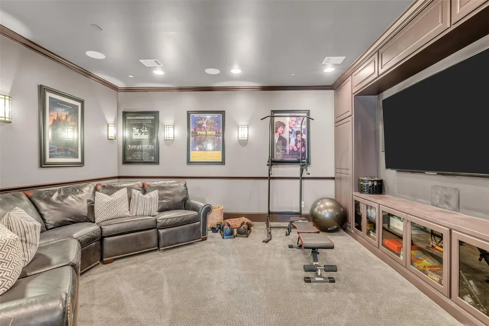 4608 Maple Street Bellaire, TX 77401