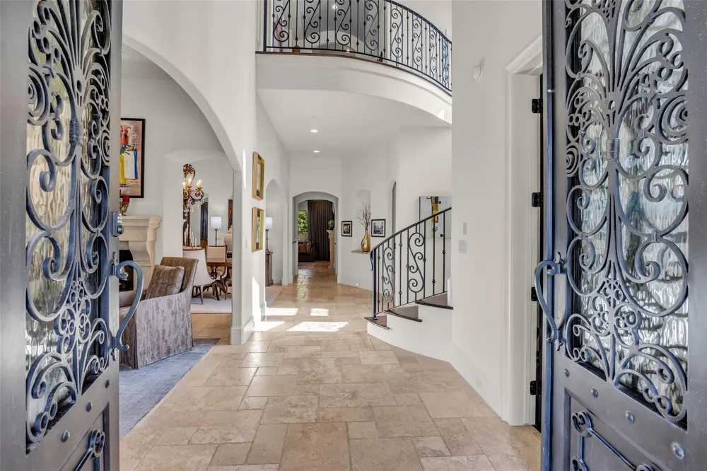 4608 Maple Street Bellaire, TX 77401