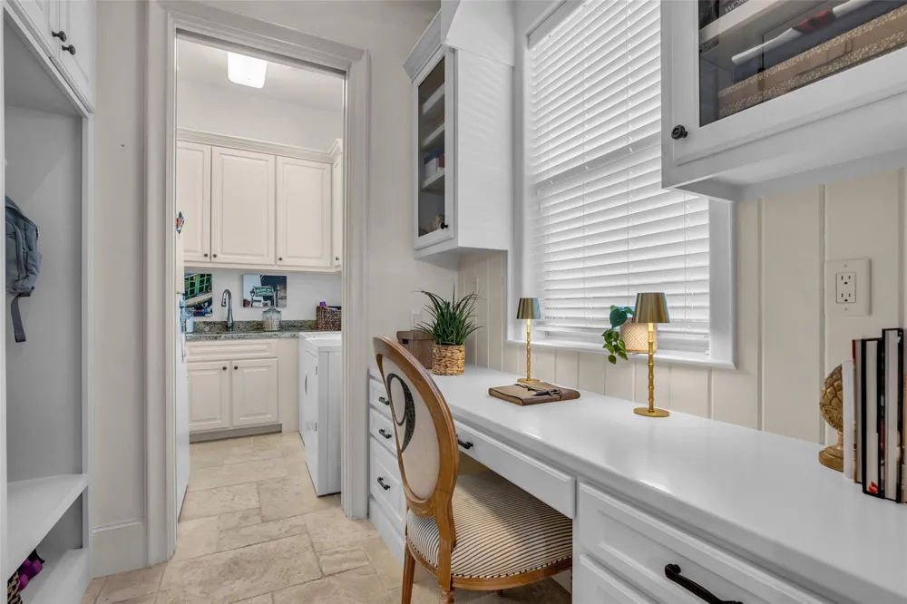 4608 Maple Street Bellaire, TX 77401