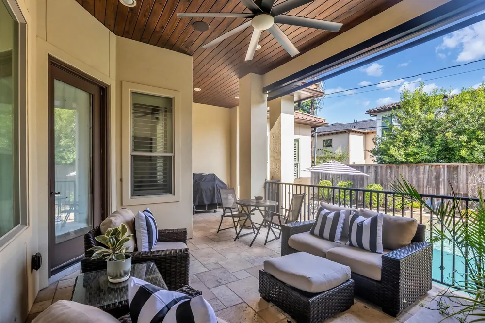 4608 Maple Street Bellaire, TX 77401