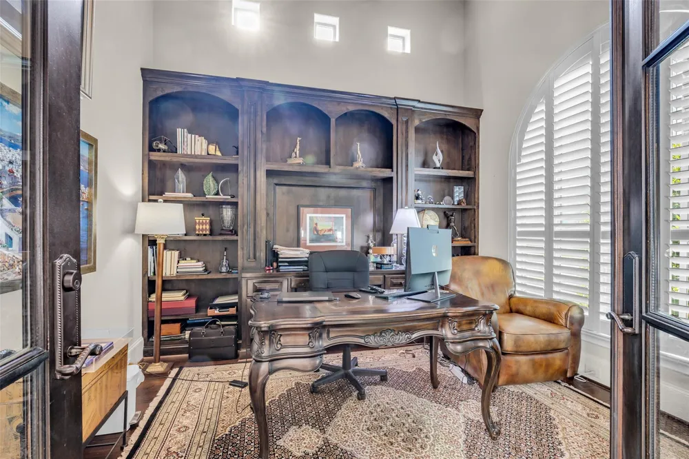 4608 Maple Street Bellaire, TX 77401