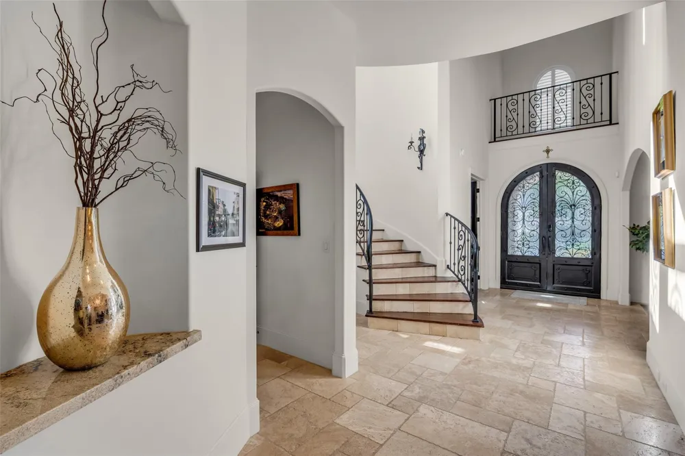 4608 Maple Street Bellaire, TX 77401