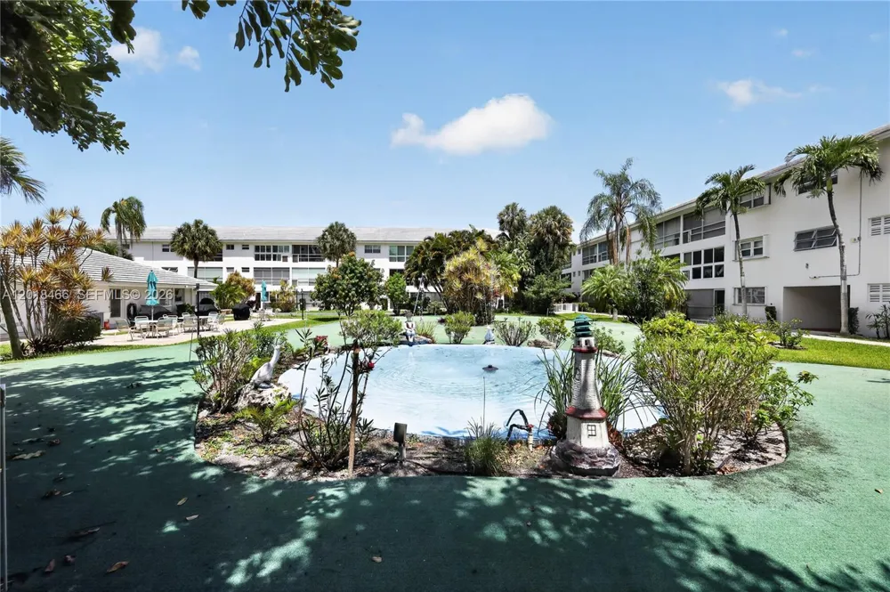 2050 NE 39th St #W112 Lighthouse Point, FL 33064