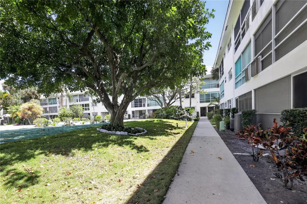 2050 NE 39th St #W112 Lighthouse Point, FL 33064