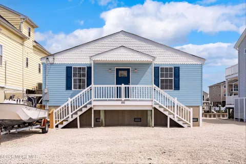 202 Heron Road