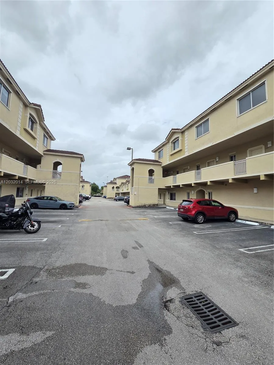7989 NW 8th St #108D Miami, FL 33126