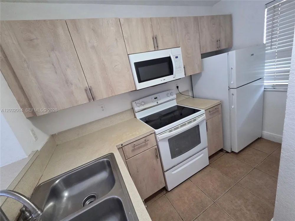 7989 NW 8th St #108D Miami, FL 33126