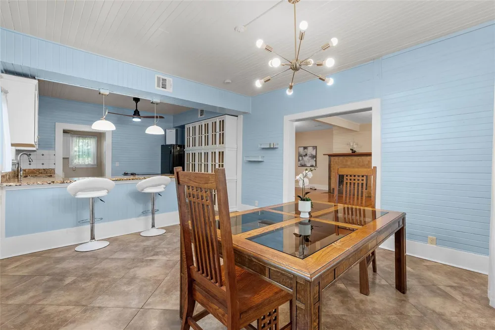202 Meadowlawn Street Shoreacres, TX 77571