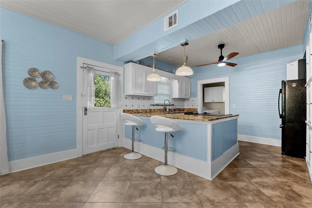 202 Meadowlawn Street Shoreacres, TX 77571