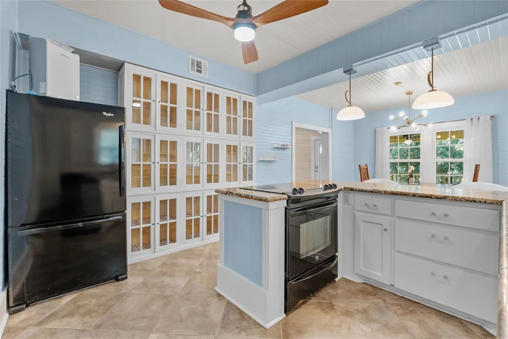 202 Meadowlawn Street Shoreacres, TX 77571