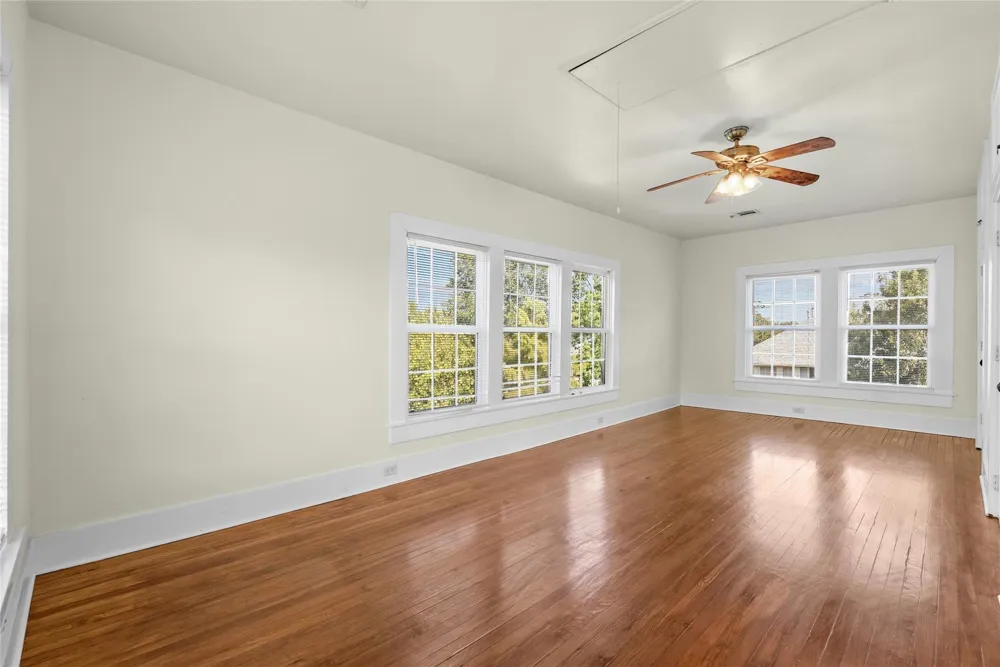 202 Meadowlawn Street Shoreacres, TX 77571