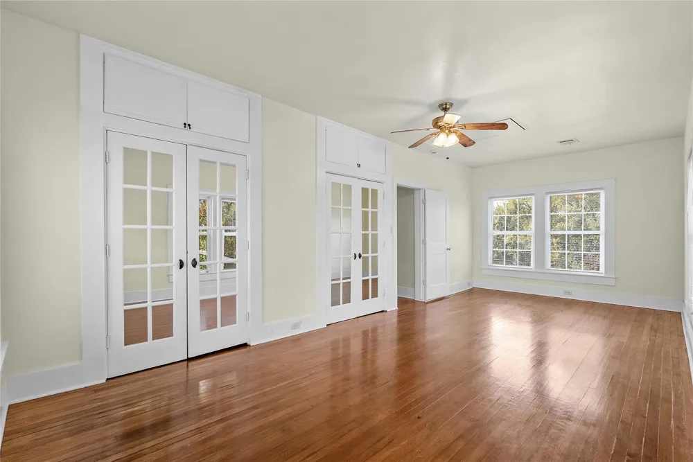 202 Meadowlawn Street Shoreacres, TX 77571