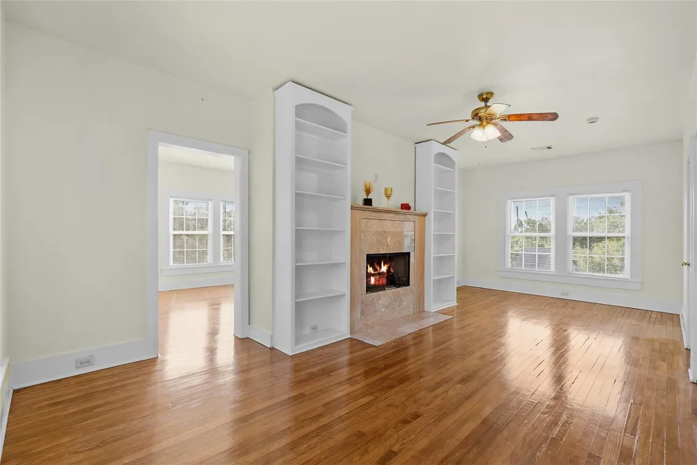 202 Meadowlawn Street Shoreacres, TX 77571