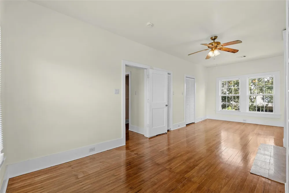 202 Meadowlawn Street Shoreacres, TX 77571