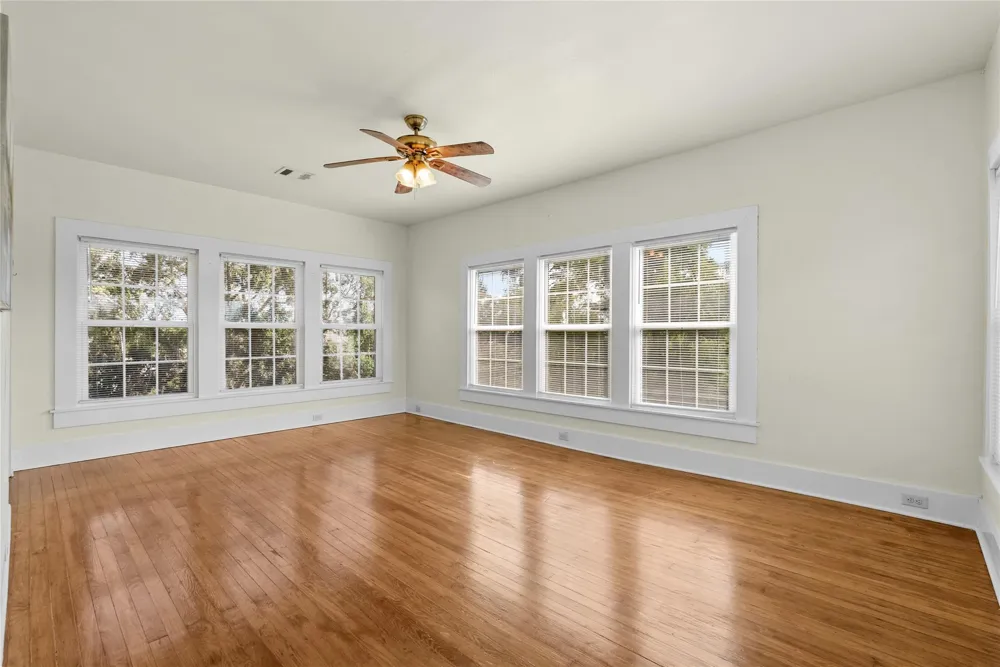 202 Meadowlawn Street Shoreacres, TX 77571