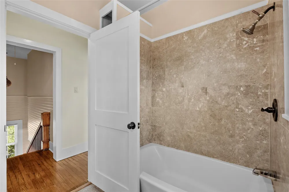 202 Meadowlawn Street Shoreacres, TX 77571