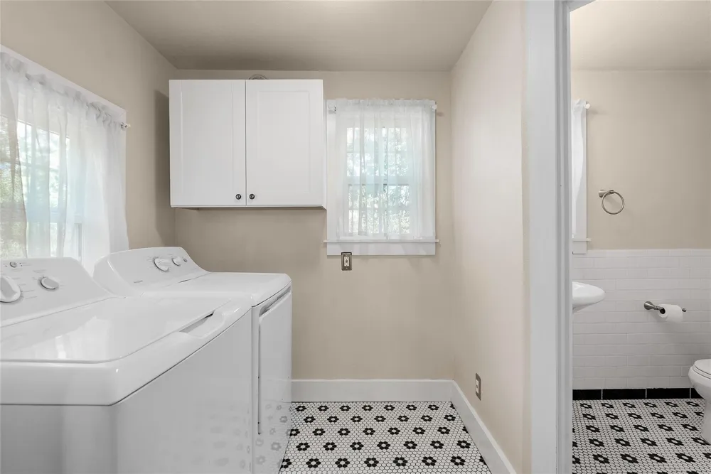 202 Meadowlawn Street Shoreacres, TX 77571