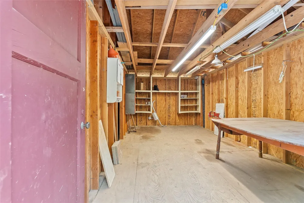 202 Meadowlawn Street Shoreacres, TX 77571