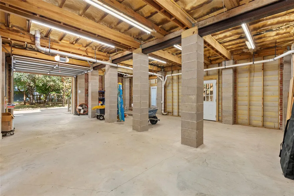 202 Meadowlawn Street Shoreacres, TX 77571