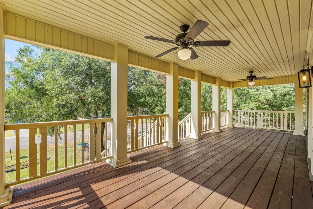 202 Meadowlawn Street Shoreacres, TX 77571