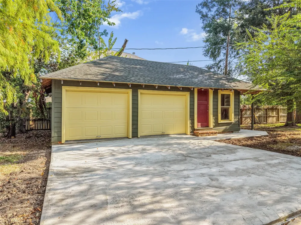 202 Meadowlawn Street Shoreacres, TX 77571