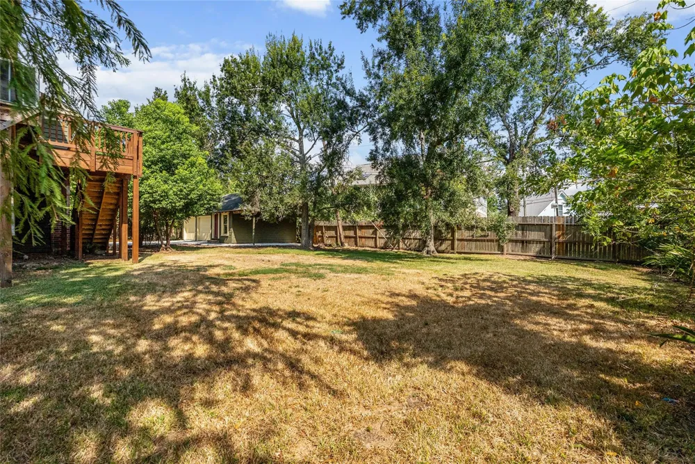 202 Meadowlawn Street Shoreacres, TX 77571
