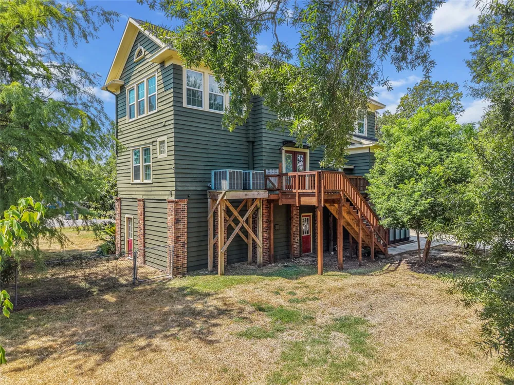 202 Meadowlawn Street Shoreacres, TX 77571