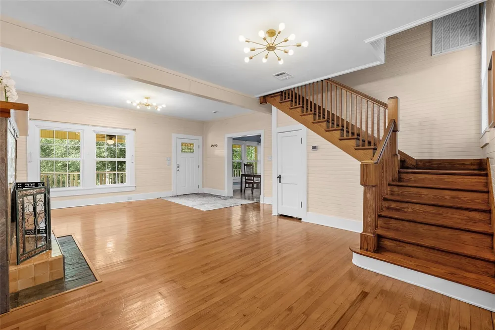 202 Meadowlawn Street Shoreacres, TX 77571