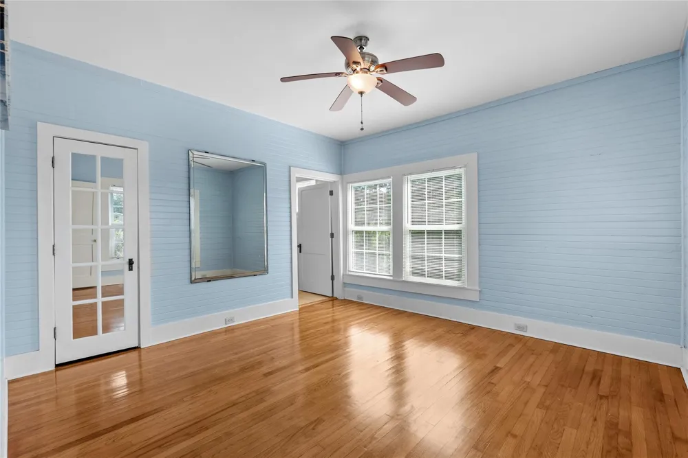 202 Meadowlawn Street Shoreacres, TX 77571