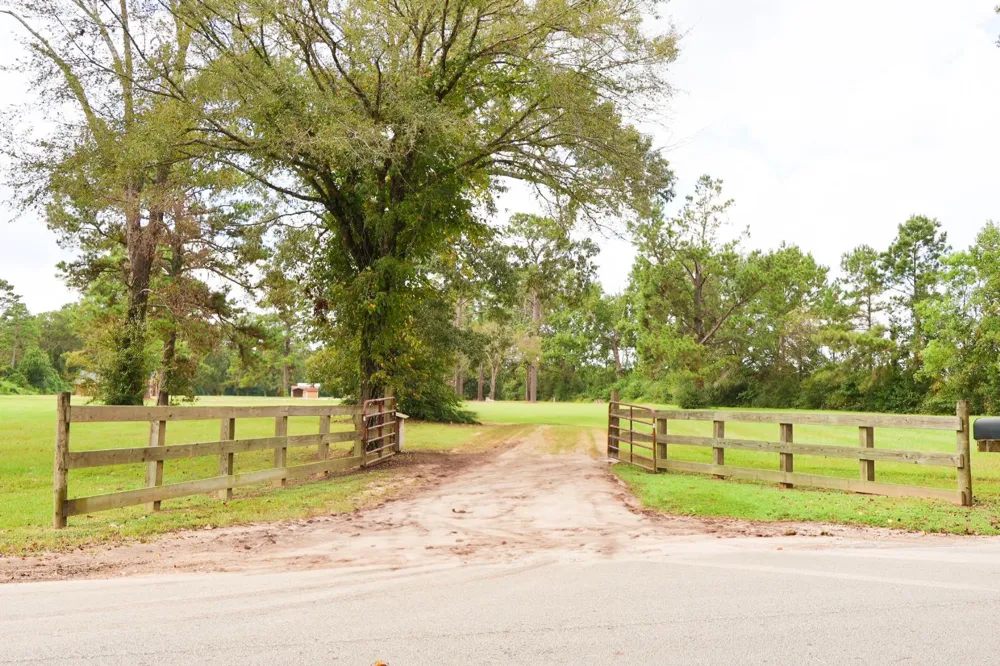695 County Road 2309 Cleveland, TX 77327
