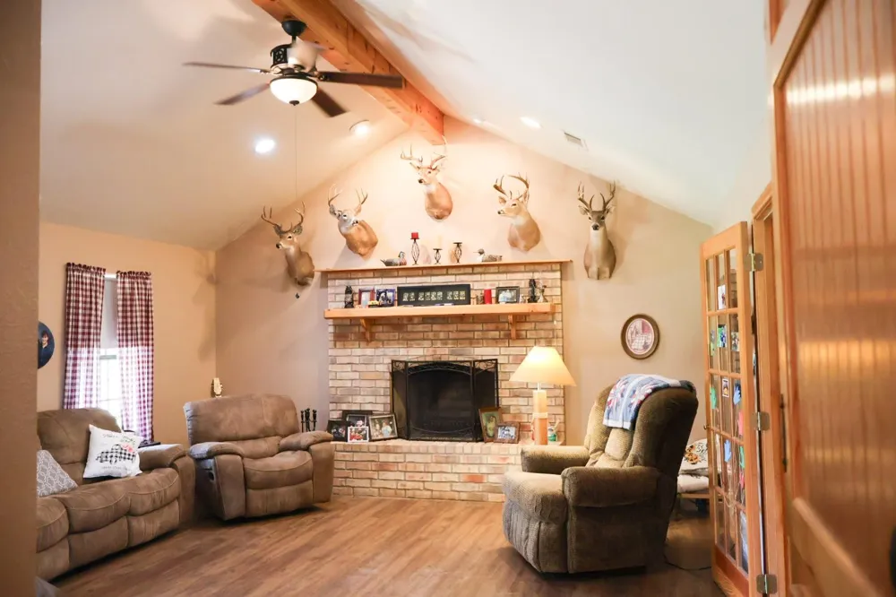 695 County Road 2309 Cleveland, TX 77327