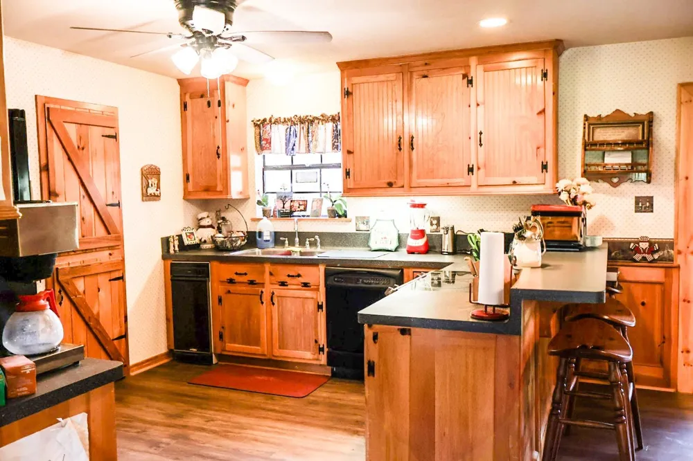 695 County Road 2309 Cleveland, TX 77327